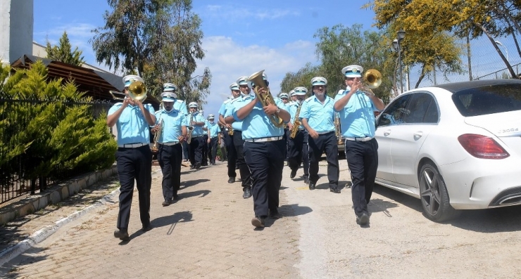 Kuşadası’nda Belediye Bandosundan 1 Mayıs Konseri