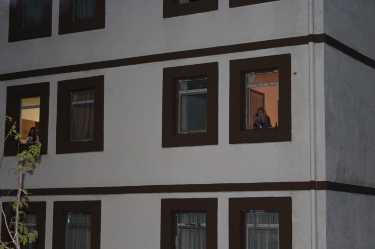 Artvin’de Karantinadaki Vatandaşlara Müzikli, Horonlu Sürpriz