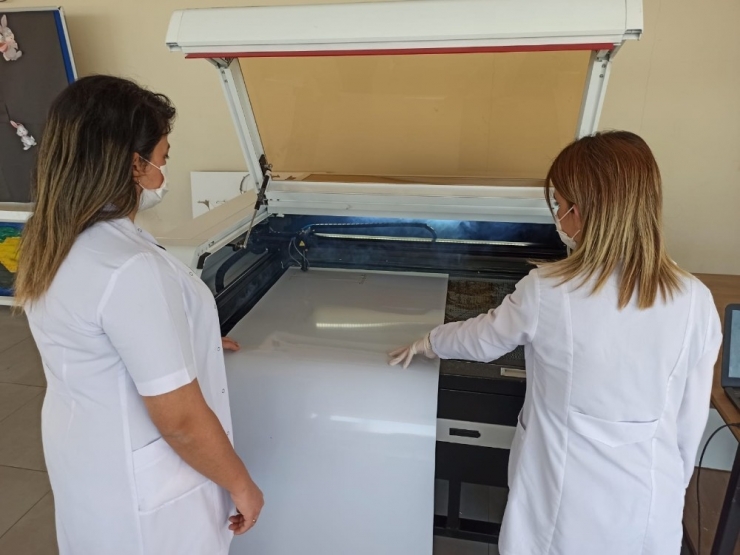 Bahçeşehir Kolejinden Sağlıkçılara Siperlik Desteği