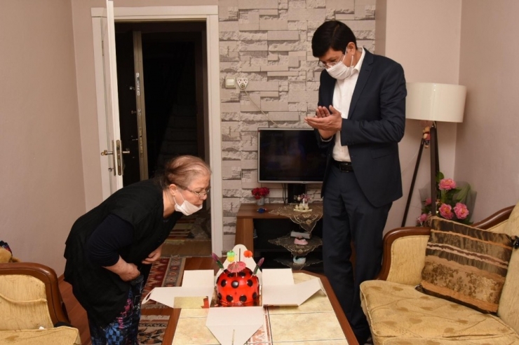 Başkan Özcan 1 Mayıs’ta Doğan Emekçileri Unutmadı