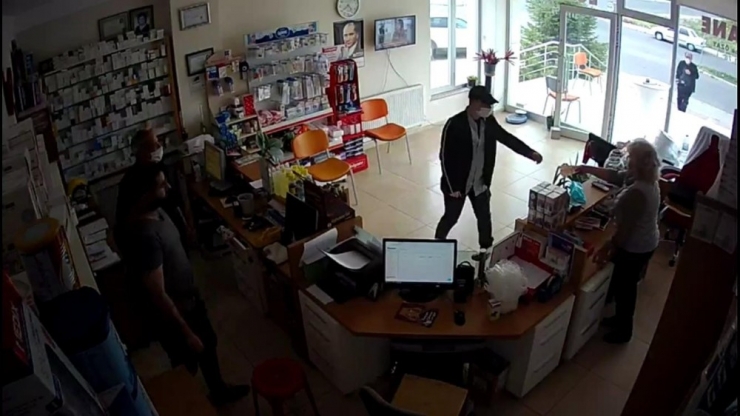 Eczanede Bıçaklı Soygun