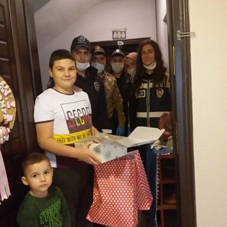 Polis Olma Hayali Kuran Tolga’ya Doğum Günü Sürprizi