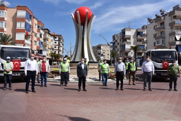 Salihli’de Sosyal Mesafeli, Hediye Çekli Kutlama