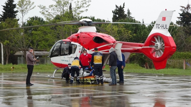 Kazada Yaralanan Tır Sürücüsü Ambulans Helikopterle Hastaneye Sevk Edildi