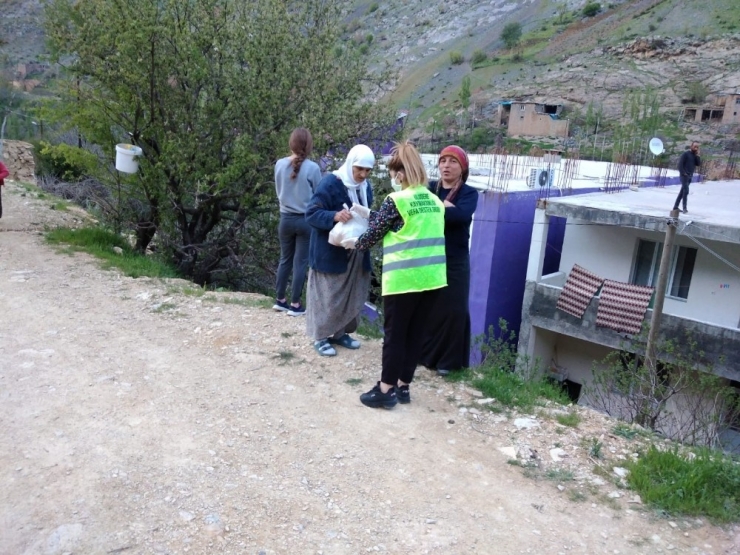 Uludere’de İhtiyaç Sahibi Ailelere İftar Yemeği Servisi