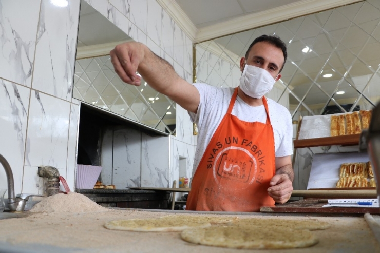 15 Günde Askıda 8 Bin Ekmek Birikti