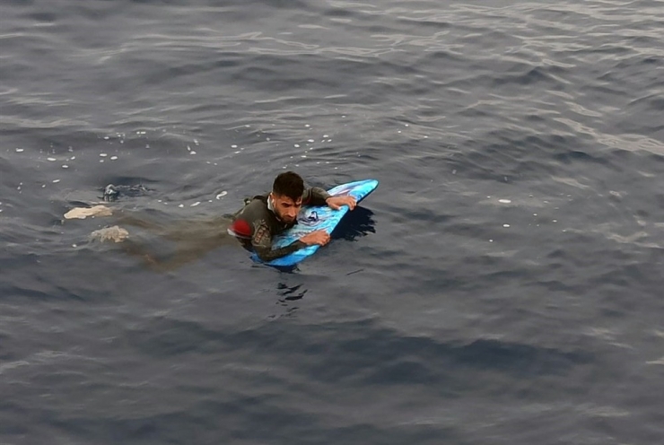 Sörf Tahtası İle Ölüme Yolculuk