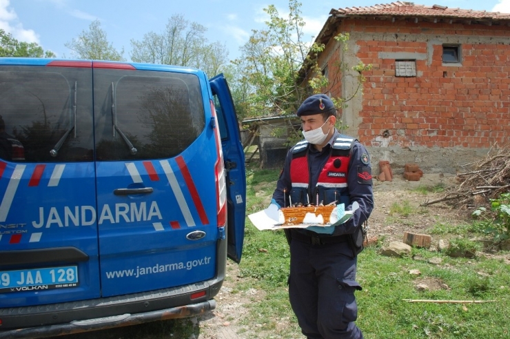 Çocuklara Jandarma Şefkati