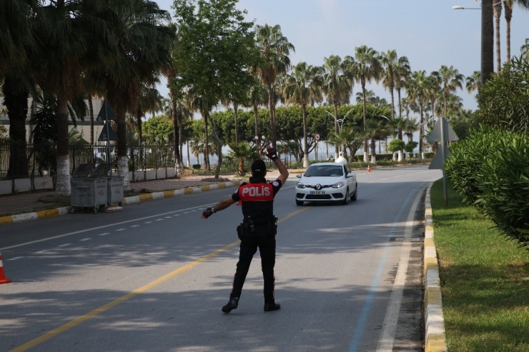 Üç Günlük Sokağa Çıkma Kısıtlamasının İlk Günü Mersin’de Cadde Ve Sokaklar Boşaldı