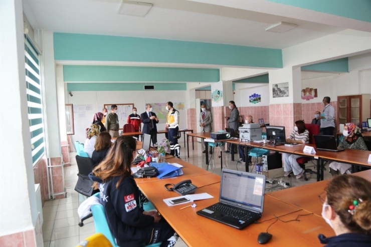 Vali Toraman, Pandemi Operasyon Merkezi’ni Ziyaret Etti