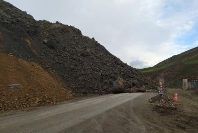 Van-yüksekova Karayolunda Heyelan