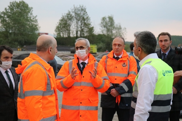 Bakan Karaismailoğlu, Kuzey Marmara Otoyolu’nun Son Kesiminde İncelemelerde Bulundu