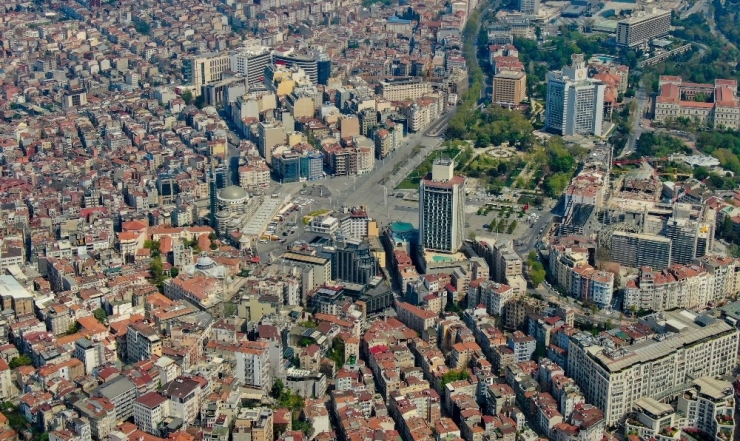 Taksim Meydan’da Sessizlik Havadan Görüntülendi