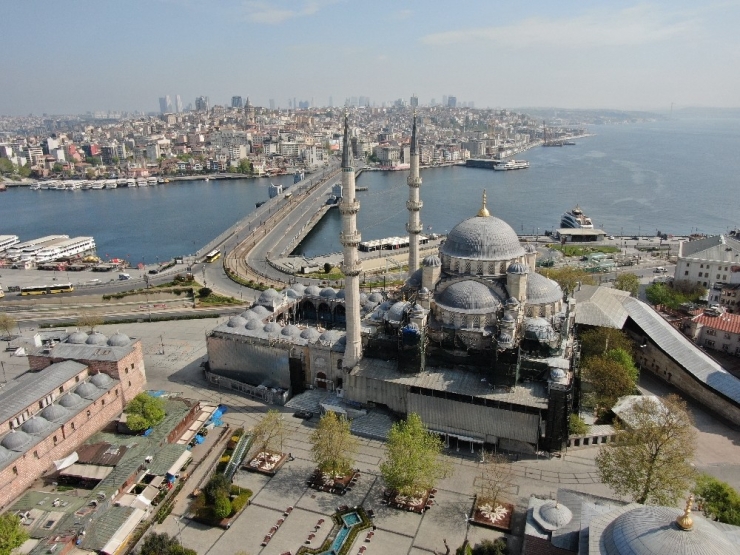 Eminönü Ve Beyazıt Meydanı Boş Kaldı