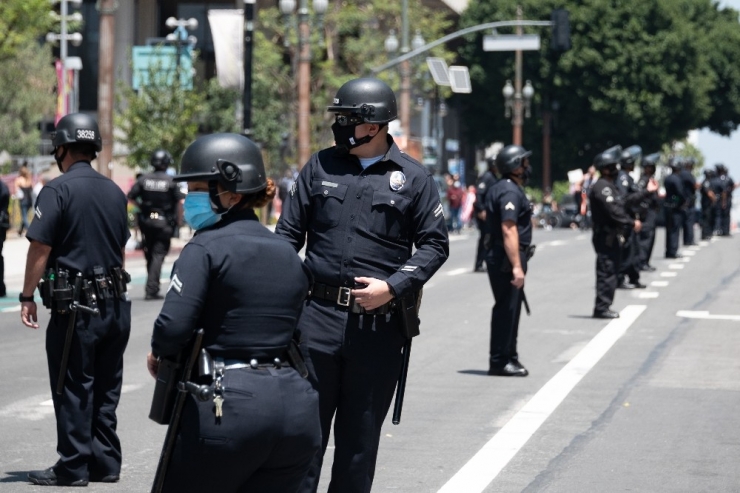 Abd’de Binlerce Kişiden ‘Evde Kal’ Karşıtı Protesto
