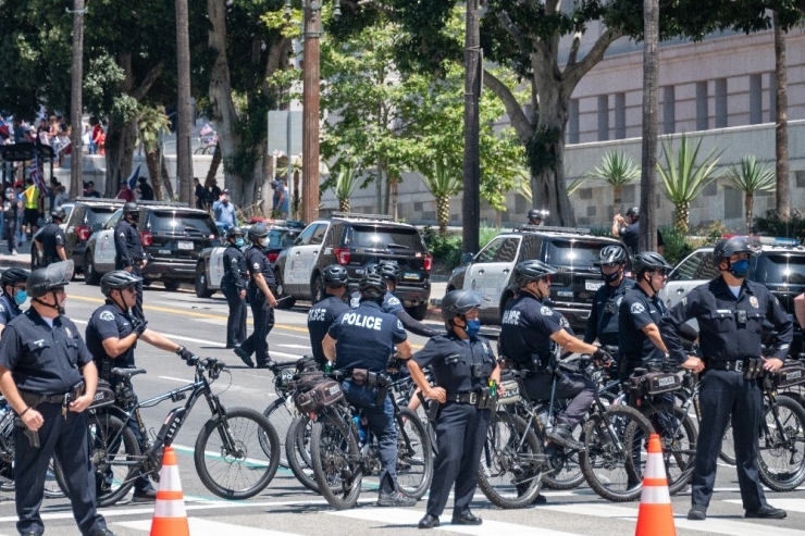 Abd’de Binlerce Kişiden ‘Evde Kal’ Karşıtı Protesto