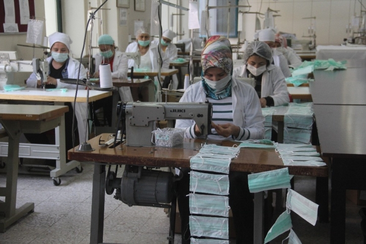 Milli Mücadele Ruhuyla 500 Bin Maske Ürettiler