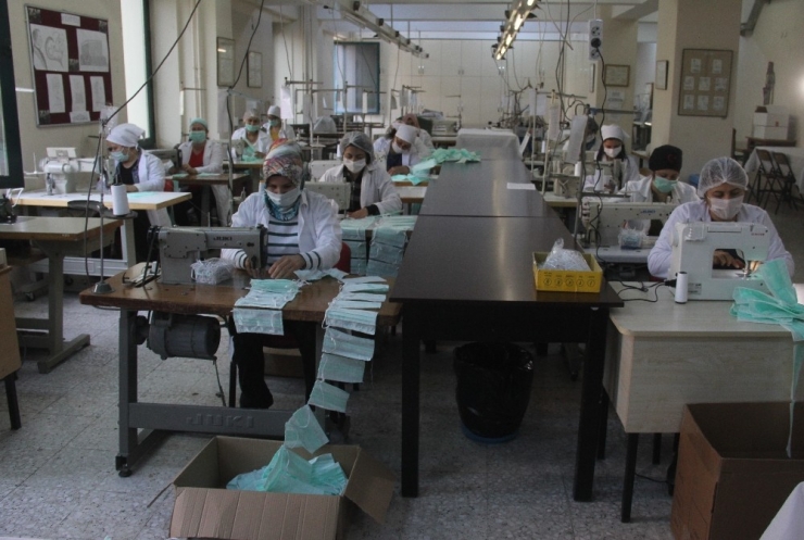 Milli Mücadele Ruhuyla 500 Bin Maske Ürettiler