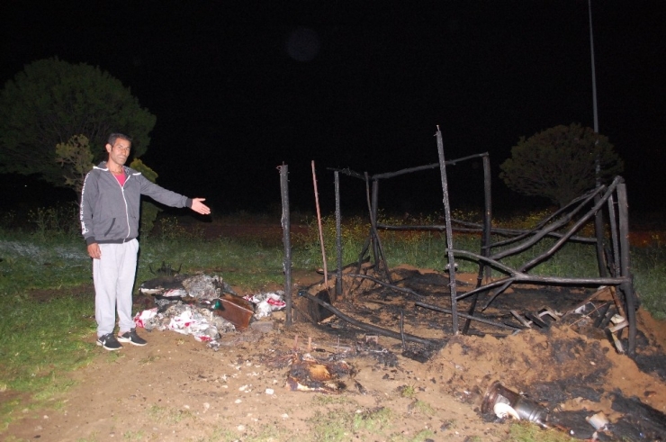 Barakası Yanan Adam:"uykuda İçim Daraldı Uyandım Yangını Gördüm"