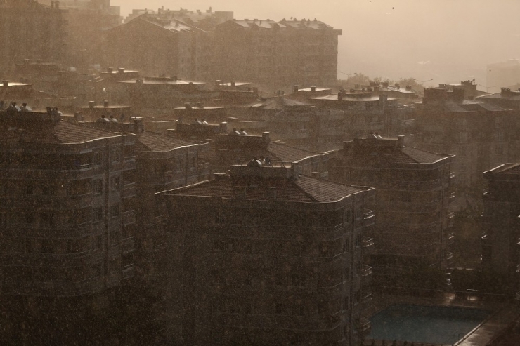 Bursa’da Sağanak Yağış Etkili Oldu