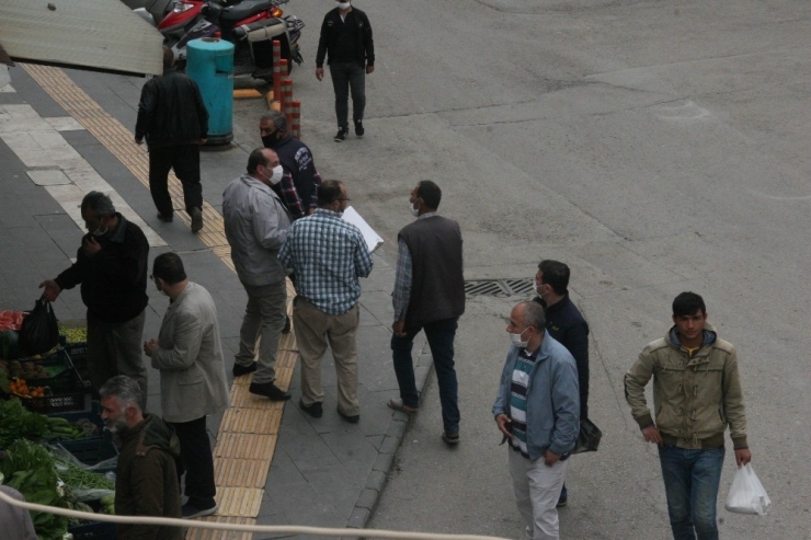 Kilisliler Sosyal Mesafe Kurallarını Hiçe Sayıyor