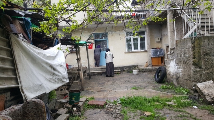 Elazığ’da Dar Gelirli Ailelere Gıda Ve Nakdi Destek