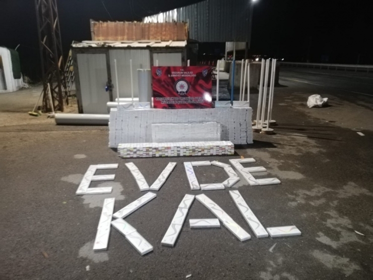 Erzurum’da Polis Ekipleri 8 Bin 850 Paket Kaçak Sigara Yakaladı, Ardından Sosyal Mesafeli Öz Çekim Yaptı