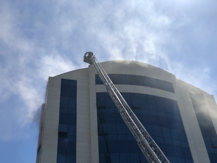 Kız Yurdunda Yangın Çıktı Sosyal Mesafe Unutuldu