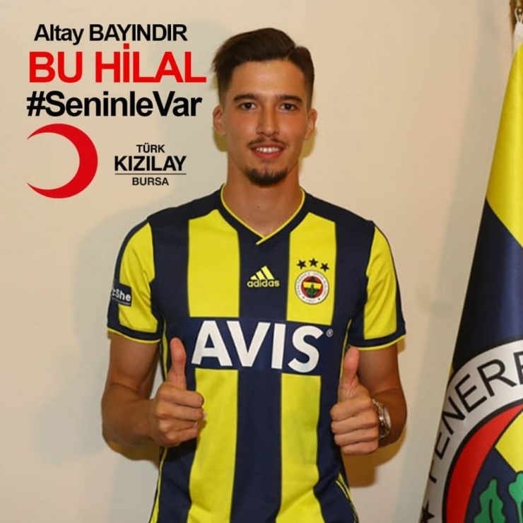 Fenerbahçe Kalecisi Altay Bayındır’dan Türk Kızılay’ına Bağış