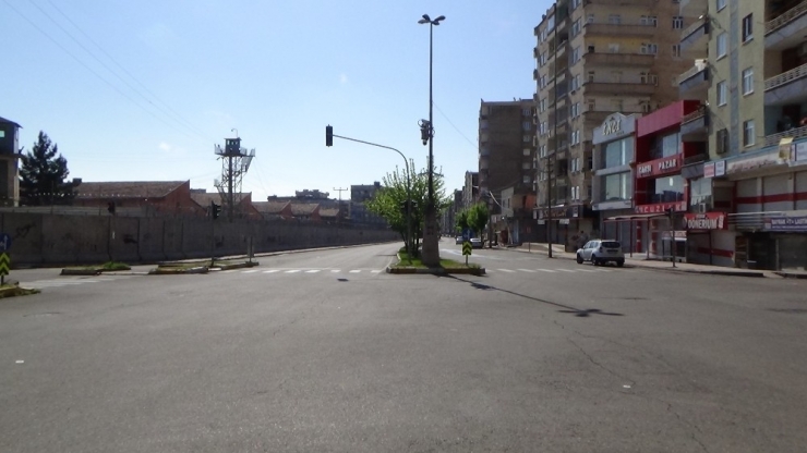 Diyarbakır’da Cadde Ve Sokaklarda Kısıtlamanın İkinci Gününde De Seslik Hakim