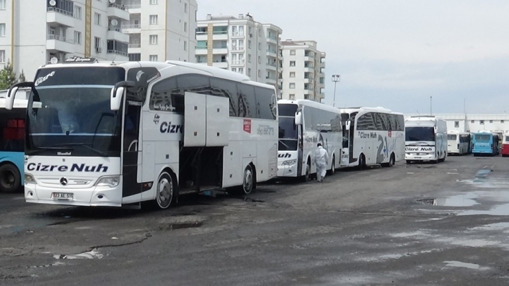 Irak’tan Diyarbakır’a Türk Vatandaşlarını Getiren Otobüsler Dezenfekte Edildi