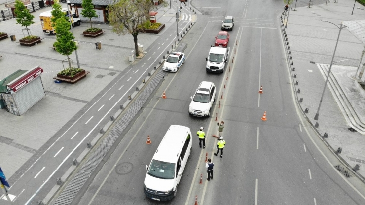 Sokağa Çıkma Kısıtlamasında Dışarıda Olan Kadın Sürücüden Şaşırtan Savunma