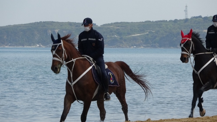 Jandarmanın Atlı Timlerinden Plajlarda Denetleme