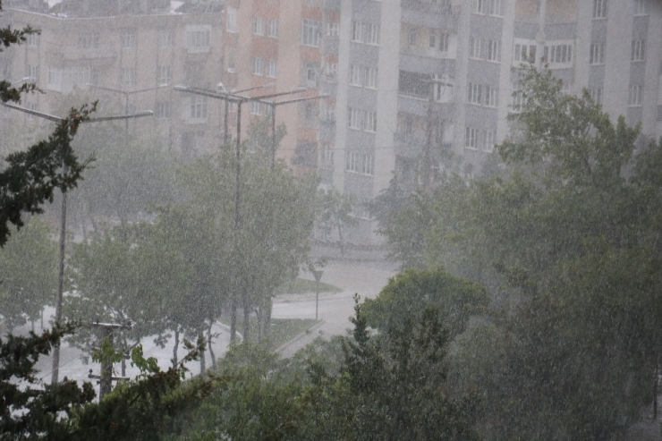 Kahramanmaraş’ta Yağmur Ve Dolu Etkili Oldu