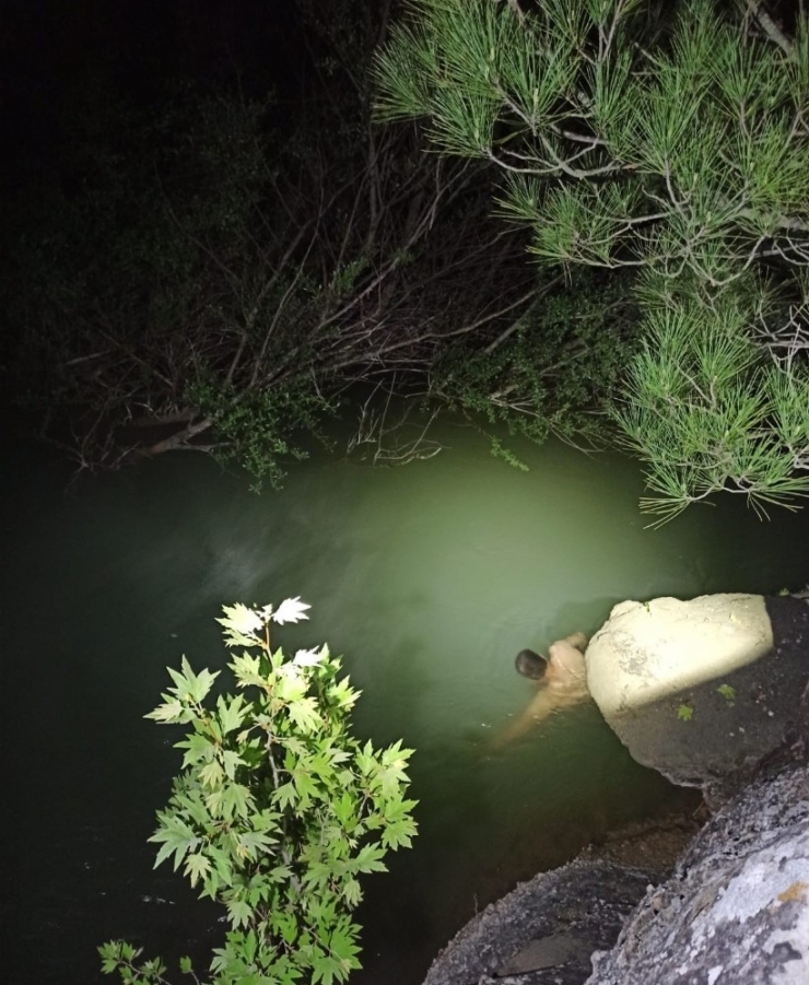 Balık Tutmak İçin Girdiği Suda Boğuldu