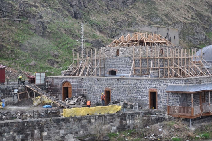 Kars’ta Tarihi Mazlumağa Hamamı’nın Restorasyon Çalışmaları Başladı