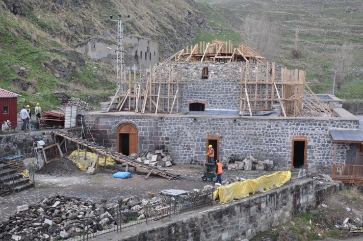 Kars’ta Tarihi Mazlumağa Hamamı’nın Restorasyon Çalışmaları Başladı