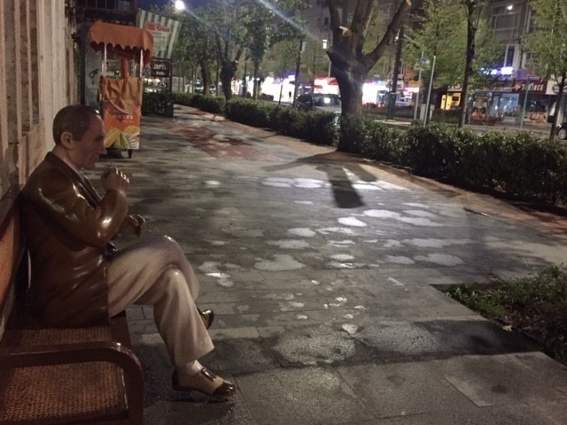 Ahi Evran Külliyesi Girişine Atatürk’ün Kahve İçerken Yapılmış Heykeli Koyuldu