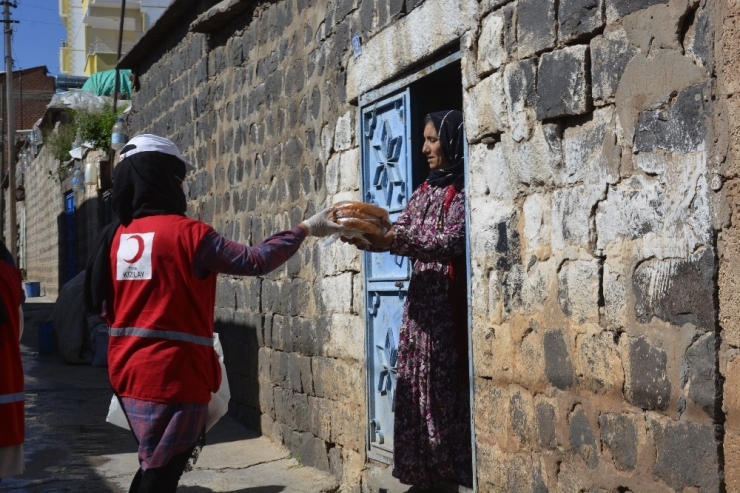 Kızılay’dan Vatandaşlara Ramazan Pidesi İkramı