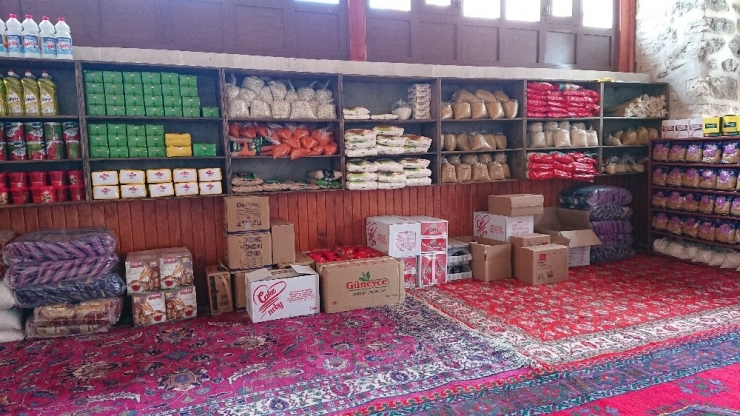 Hayır Çarşısı İhtiyaç Sahiplerine Yardım Ulaştırıyor