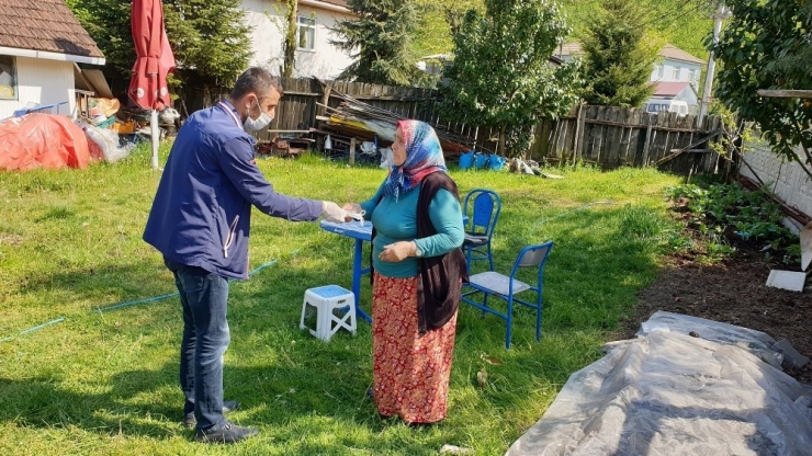 Kaynaşlı’da Ücretsiz Maske Dağıtımı Sürüyor