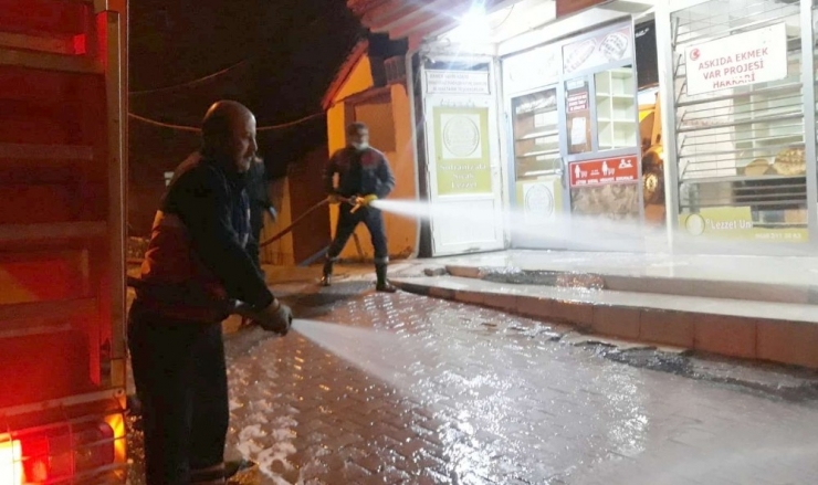 Hakkari’de Gece Yarısı Caddeler Yıkandı