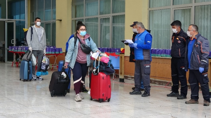 Karantina Sürecini Tamamlayan Vatandaş: “Korktuk Ama Bize Çok Güzel Baktılar”