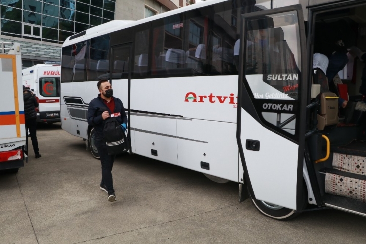 Karantina Süreci Tamamlanan Vatandaşlar Memleketine Uğurlandı