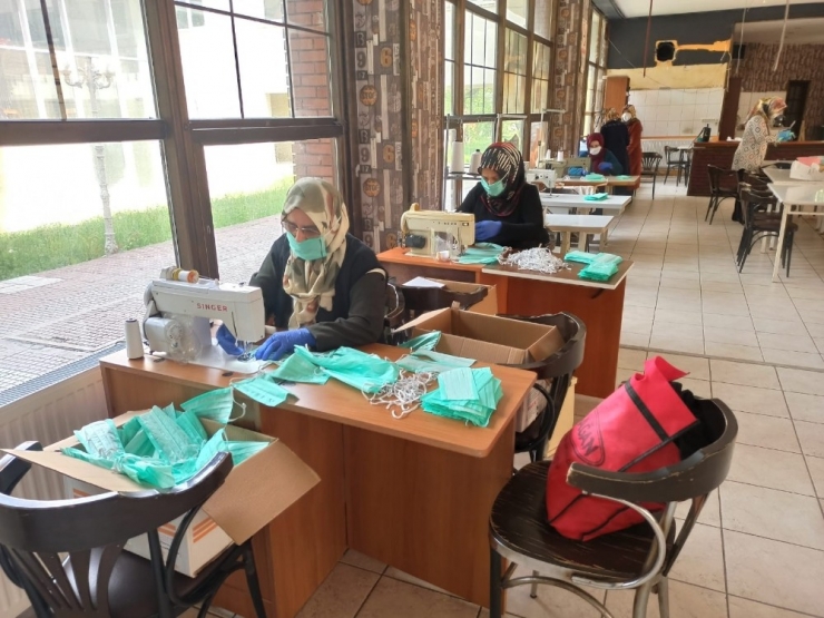 Sağlıkçıların Eşlerinden Maske Desteği