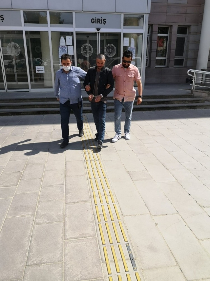 Silah Meraklısı Hırsız Tutuklandı