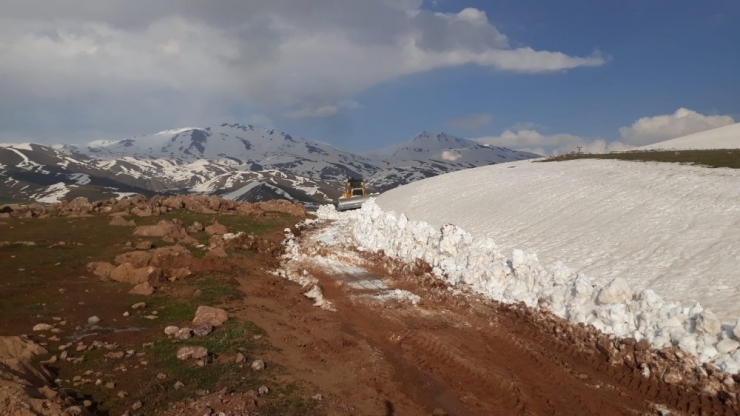 Karlar Eridi, İki Aileye Aylar Sonra Ulaşıldı
