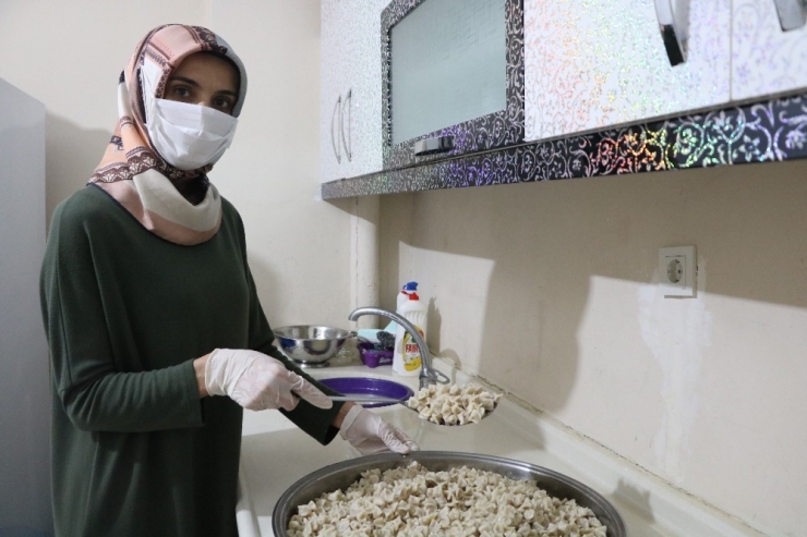 Afrikalı Öğrencilere Yöresel Lezzetler Tattırıldı