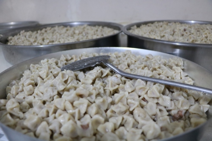 Afrikalı Öğrencilere Yöresel Lezzetler Tattırıldı