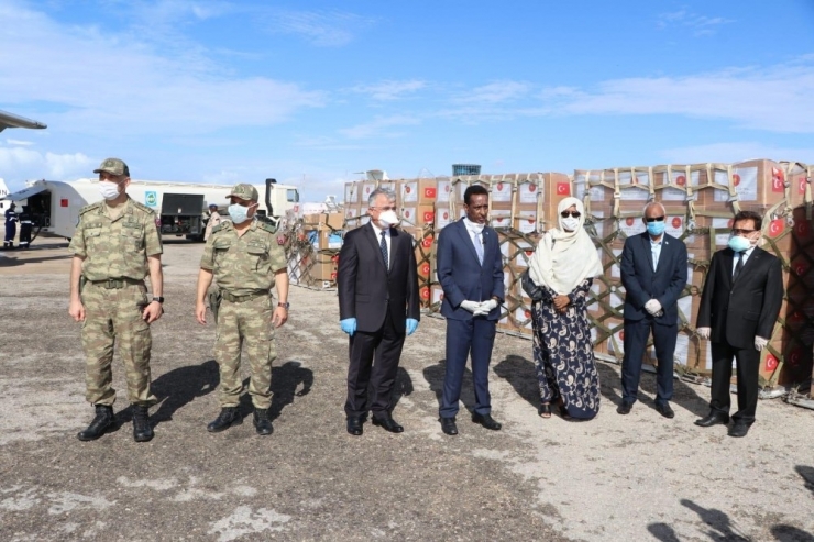 Türkiye’nin Tıbbi Yardım Malzemesi Desteği Somali’ye Ulaştı